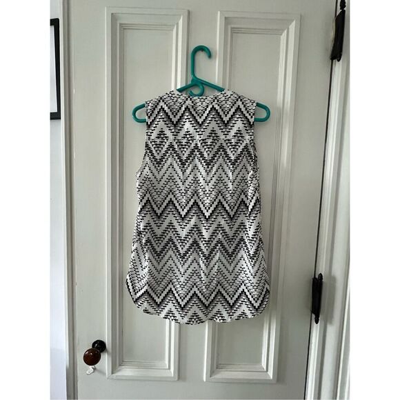 Collective Concepts white and black patterned v-neck button down tank M - Picture 4 of 4